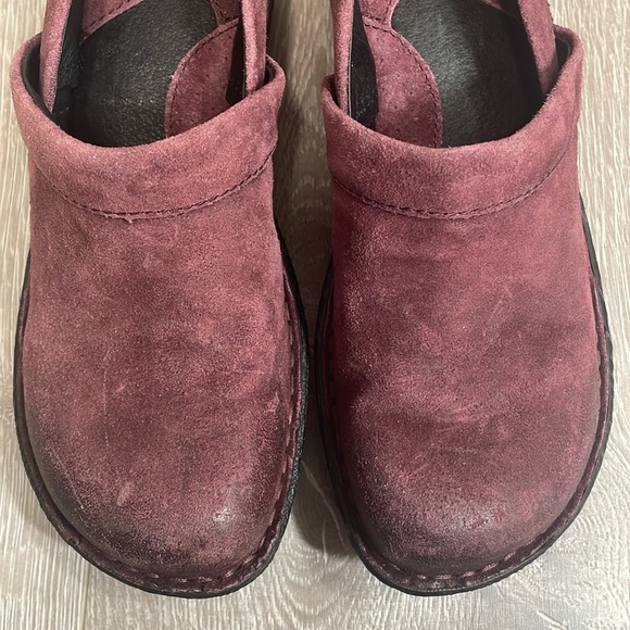 NWOT Born B23647 Toby Closed Back Clogs Burgundy Distressed Suede Leather 7M - Picture 8 of 16